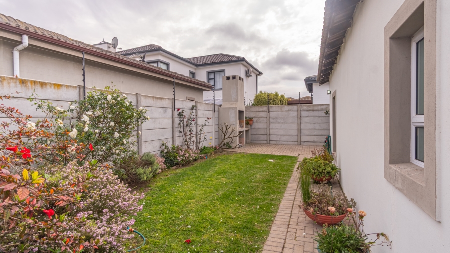 3 Bedroom Property for Sale in Parklands North Western Cape